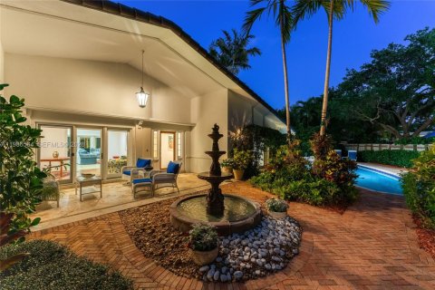House in Key Biscayne, Florida 5 bedrooms, 262.08 sq.m. № 2154847 - photo 17