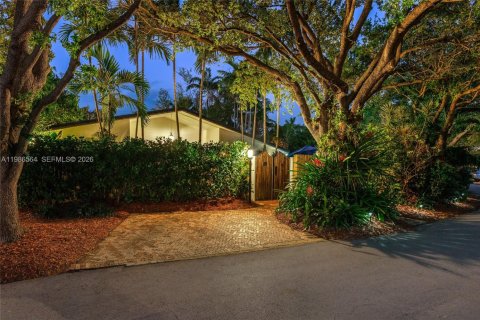 House in Key Biscayne, Florida 5 bedrooms, 262.08 sq.m. № 2154847 - photo 21