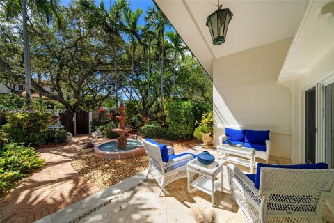 House in Key Biscayne, Florida 5 bedrooms, 262.08 sq.m. № 2154847 - photo 15