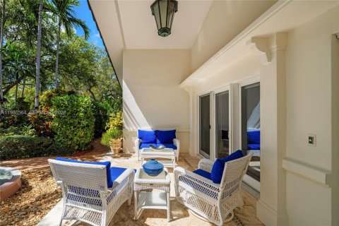 House in Key Biscayne, Florida 5 bedrooms, 262.08 sq.m. № 2154847 - photo 14