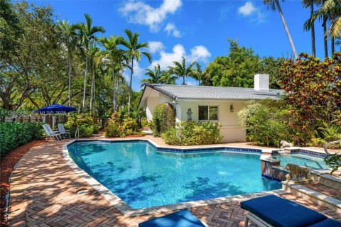 House in Key Biscayne, Florida 5 bedrooms, 262.08 sq.m. № 2154847 - photo 9