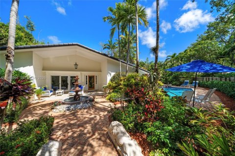 House in Key Biscayne, Florida 5 bedrooms, 262.08 sq.m. № 2154847