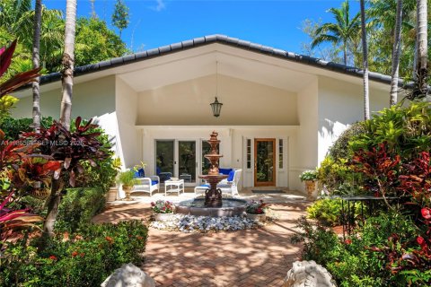 House in Key Biscayne, Florida 5 bedrooms, 262.08 sq.m. № 2154847 - photo 3