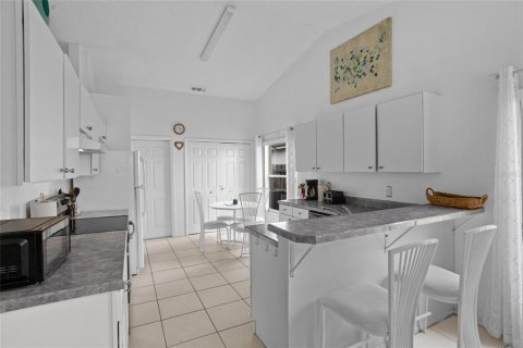 House in Kissimmee, Florida 4 bedrooms, 140.47 sq.m. № 1826441 - photo 12