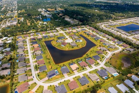 House in Vero Beach, Florida 3 bedrooms, 221.85 sq.m. № 2152323 - photo 8
