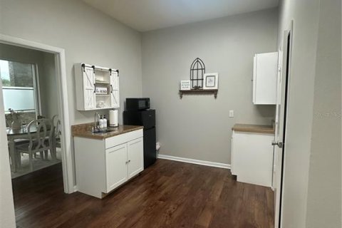Propiedad comercial en alquiler en Dade City, Florida, 232.26 m2 № 1917426 - foto 7