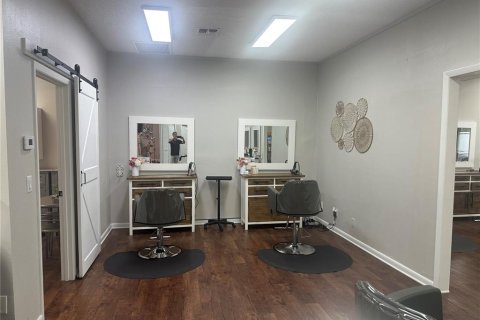 Propiedad comercial en alquiler en Dade City, Florida, 232.26 m2 № 1917426 - foto 11