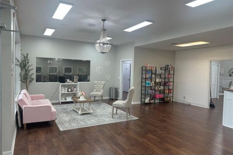 Propiedad comercial en alquiler en Dade City, Florida, 232.26 m2 № 1917426 - foto 3
