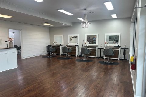 Propiedad comercial en alquiler en Dade City, Florida, 232.26 m2 № 1917426 - foto 5