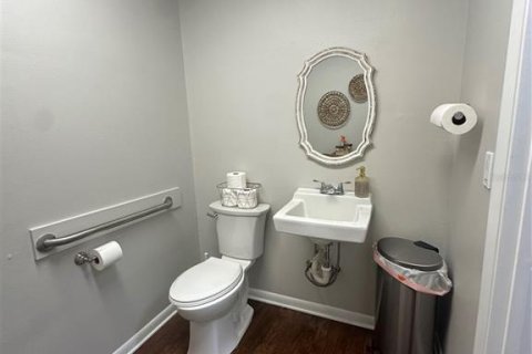 Propiedad comercial en alquiler en Dade City, Florida, 232.26 m2 № 1917426 - foto 8