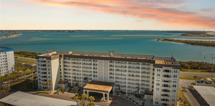 Condominio en Dunedin, Florida, 2 dormitorios  № 1585956