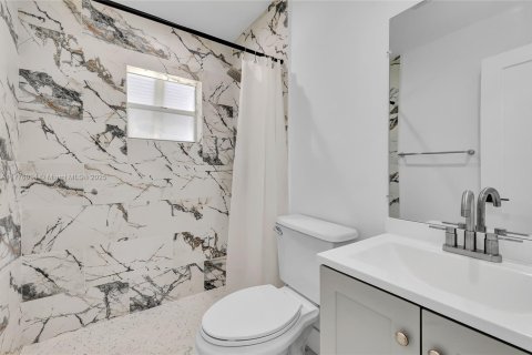 Commercial property in Hollywood, Florida 165.18 sq.m. № 1699049 - photo 4