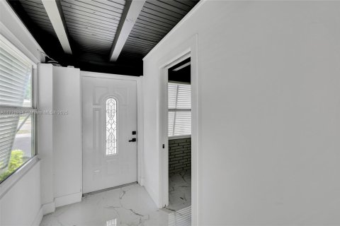 Commercial property in Hollywood, Florida 165.18 sq.m. № 1699049 - photo 6