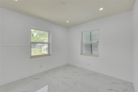 Commercial property in Hollywood, Florida 165.18 sq.m. № 1699049 - photo 17