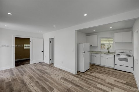 Commercial property in Hollywood, Florida 165.18 sq.m. № 1699049 - photo 24