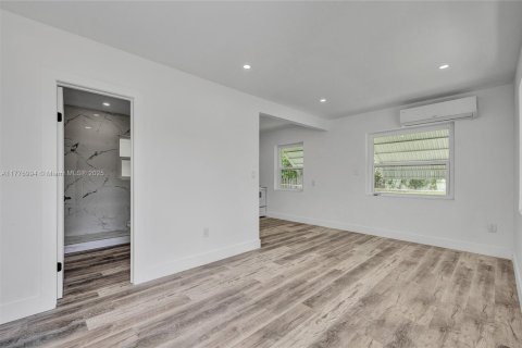 Commercial property in Hollywood, Florida 165.18 sq.m. № 1699049 - photo 20