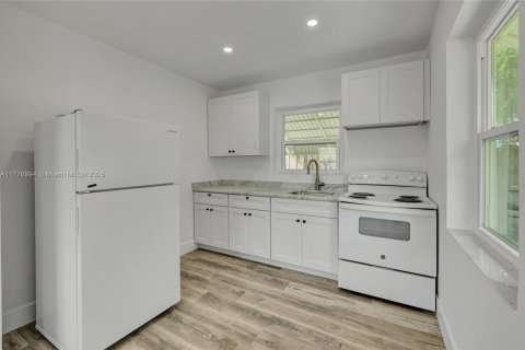 Commercial property in Hollywood, Florida 165.18 sq.m. № 1699049 - photo 22