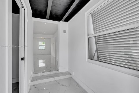 Commercial property in Hollywood, Florida 165.18 sq.m. № 1699049 - photo 5