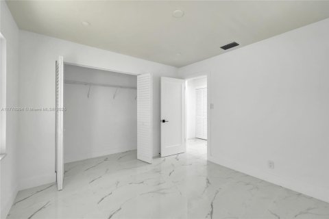 Commercial property in Hollywood, Florida 165.18 sq.m. № 1699049 - photo 16