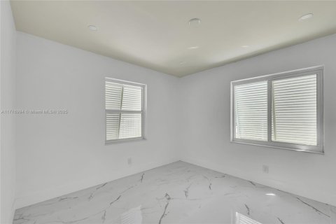 Commercial property in Hollywood, Florida 165.18 sq.m. № 1699049 - photo 13