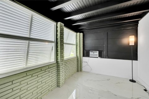 Commercial property in Hollywood, Florida 165.18 sq.m. № 1699049 - photo 7
