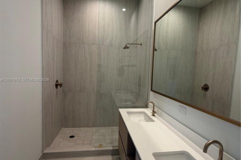 Condo in Miami, Florida, 1 bedroom  № 2067675 - photo 6