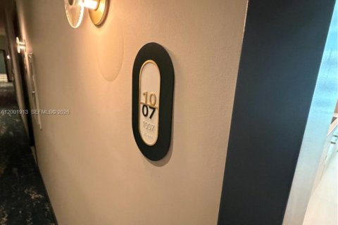 Condo in Miami, Florida, 1 bedroom  № 2067675