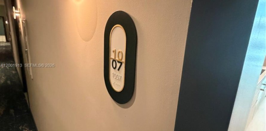 Condo in Miami, Florida, 1 bedroom  № 2067675