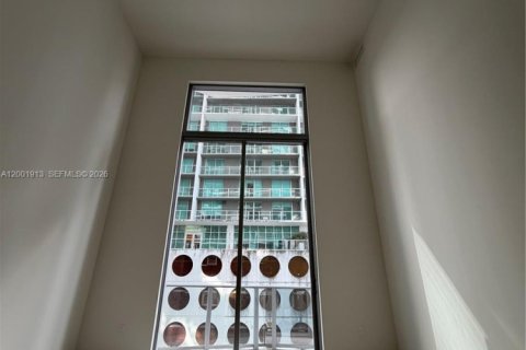 Condo in Miami, Florida, 1 bedroom  № 2067675 - photo 8