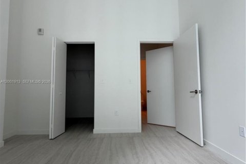 Condo in Miami, Florida, 1 bedroom  № 2067675 - photo 4