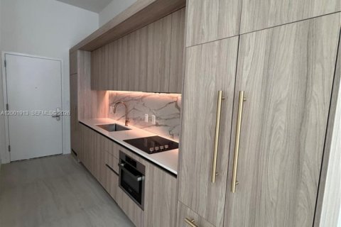 Condo in Miami, Florida, 1 bedroom  № 2067675 - photo 3