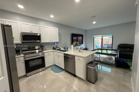 Townhouse in Homestead, Florida 3 bedrooms, 152.55 sq.m. № 1891211 - photo 8