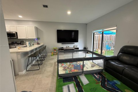 Townhouse in Homestead, Florida 3 bedrooms, 152.55 sq.m. № 1891211 - photo 9