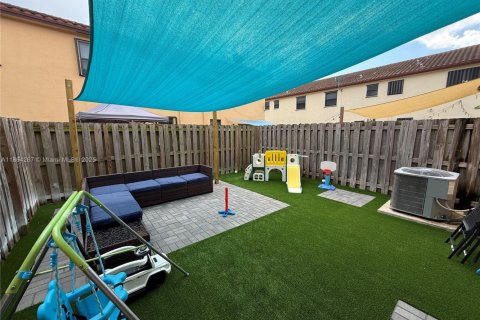 Townhouse in Homestead, Florida 3 bedrooms, 152.55 sq.m. № 1891211 - photo 3