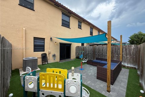 Townhouse in Homestead, Florida 3 bedrooms, 152.55 sq.m. № 1891211 - photo 2