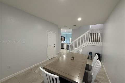 Townhouse in Homestead, Florida 3 bedrooms, 152.55 sq.m. № 1891211 - photo 5
