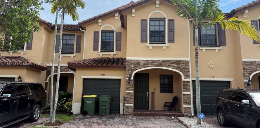 Townhouse in Homestead, Florida 3 bedrooms, 152.55 sq.m. № 1891211