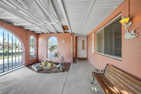 House in Port Charlotte, Florida 3 bedrooms, 138.05 sq.m. № 1544635 - photo 4