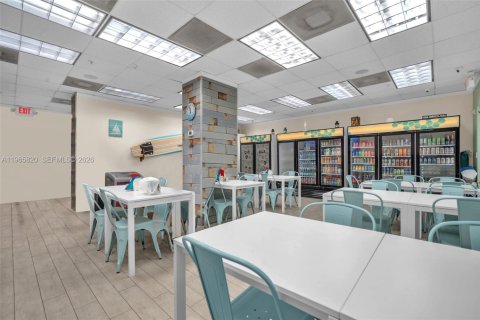 Condo in Hollywood, Florida, 1 bedroom № 2027453 - photo 17