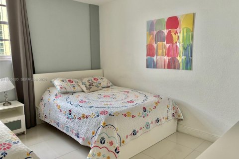 Condo in Hollywood, Florida, 1 bedroom № 2027453 - photo 14