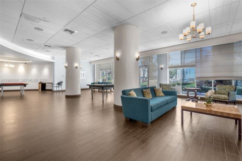 Condo in Hollywood, Florida, 1 bedroom № 2027453 - photo 20