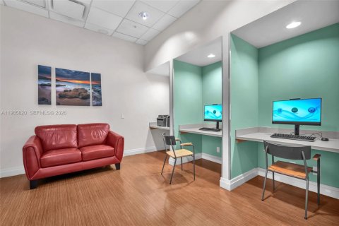 Condo in Hollywood, Florida, 1 bedroom № 2027453 - photo 16