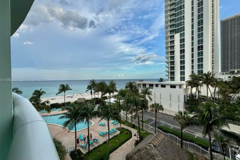 Condo in Hollywood, Florida, 1 bedroom № 2027453