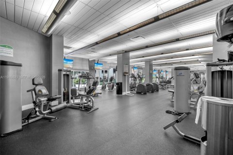 Condo in Hollywood, Florida, 1 bedroom № 2027453 - photo 19