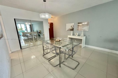 Condo in Hollywood, Florida, 1 bedroom № 2027453 - photo 8