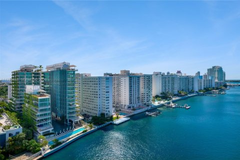 Condominio en venta en Miami Beach, Florida, 5 dormitorios, 400.04 m2 № 1995137 - foto 18