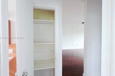 Copropriété à louer à Miami Beach, Floride: 3 chambres, 453.92 m2 № 2002181 - photo 11