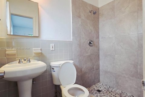 Copropriété à louer à Miami Beach, Floride: 3 chambres, 453.92 m2 № 2002181 - photo 15