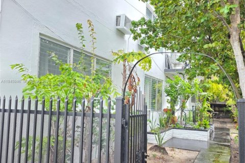 Copropriété à louer à Miami Beach, Floride: 3 chambres, 453.92 m2 № 2002181 - photo 2