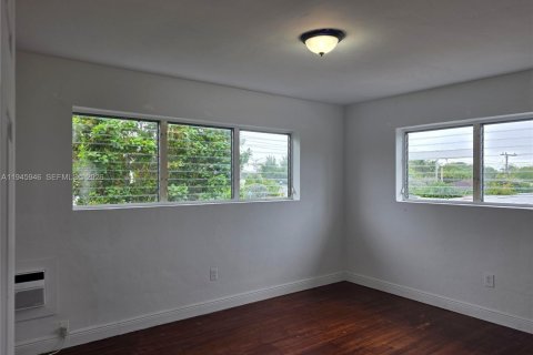 Copropriété à louer à Miami Beach, Floride: 3 chambres, 453.92 m2 № 2002181 - photo 12